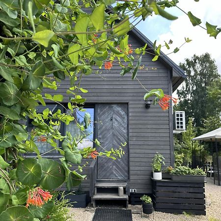 Villa Amazing Little House On An Island With Garden Riga Exterior foto